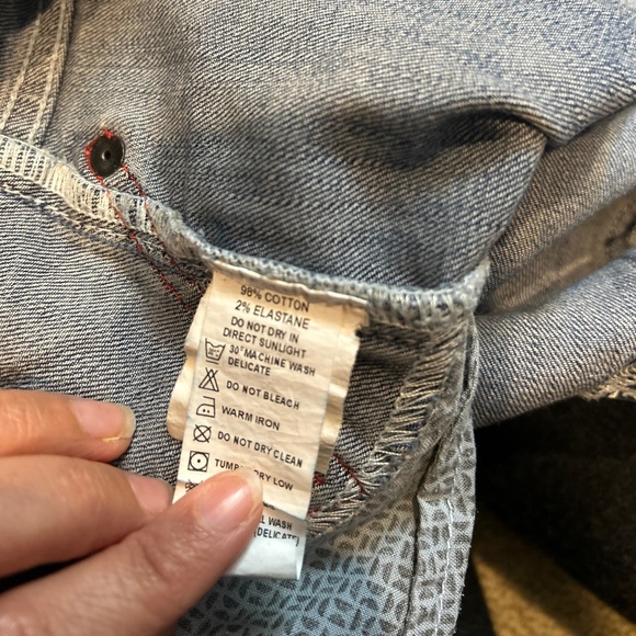 United Colors of Benetton Slightly distressed denim skirt - Picture 3 of 8